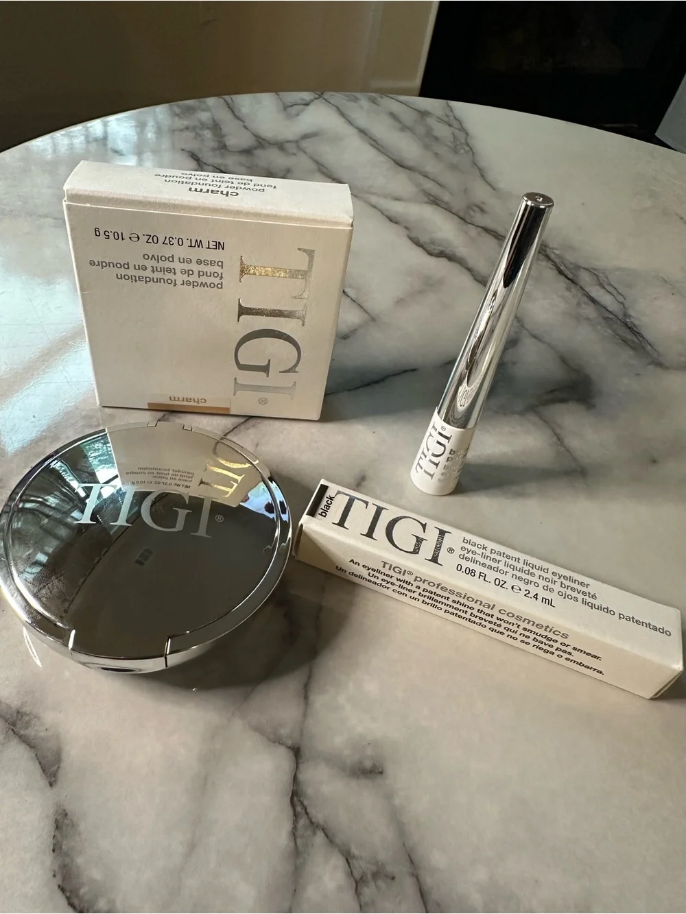 TIGI Compact Face Powder & Liquid Eyeliner Set in Cream and Black